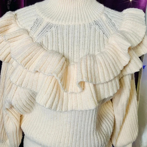 H&M Cream Ruffle Mock Turtleneck Sweater Size Small - Picture 3 of 7